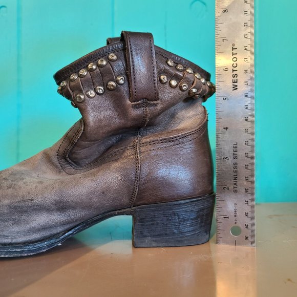 Frye Diana Cut Stud Boot - Size 10 - Picture 5 of 6